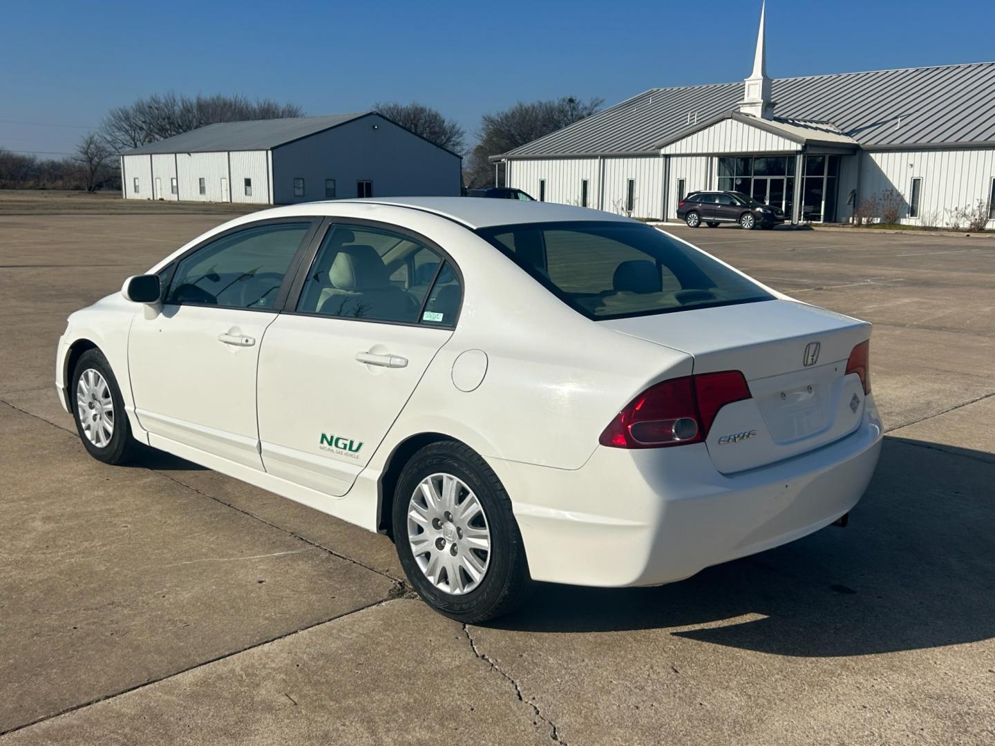 2008 White /TAN Honda Civic (1HGFA46528L) with an 1.8L L4 SOHC 16V CNG engine, AUTOMATIC transmission, located at 17760 Hwy 62, Morris, OK, 74445, (918) 733-4887, 35.609104, -95.877060 - 2008 HONDA CIVIC 1.8L FWD DEDICATED CNG (COMPRESSED NATURAL GAS) VEHICLE. FEATURES REMOTE KEYLESS ENTRY, POWER LOCKS, POWER WINDOWS, POWER MIRRORS, MANUEL SEATS, AM/FM RADIO, CD PLAYER, USB, AUX, 12V POWER OUTLET, CRUISE CONTROL, TRACTION CONTROL, CLOTH SEATS, 195/65R15 TIRES. ONLY 64,943 MILES AND - Photo#6